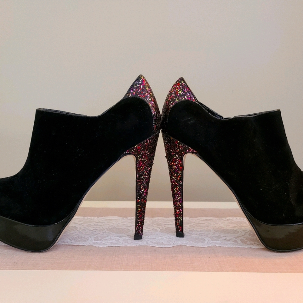NW. Kurt Geiger Suede Platform Booties